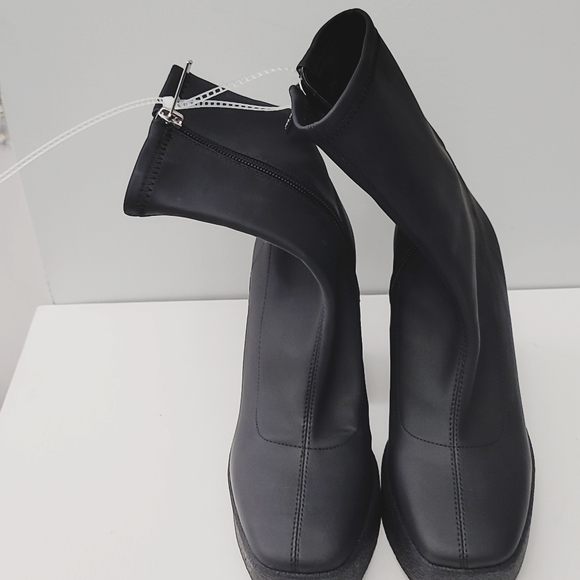 Gianni Bini Dayore Stretch Platform Booties - Picture 4 of 6